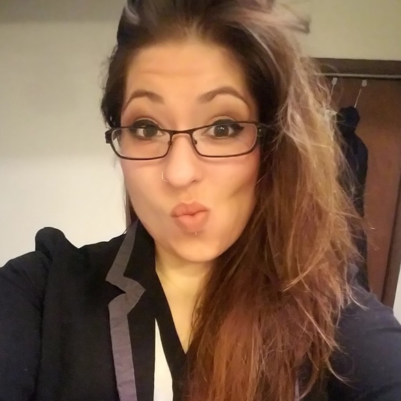 Meet your Posher, Julia - Picture 1 of 1